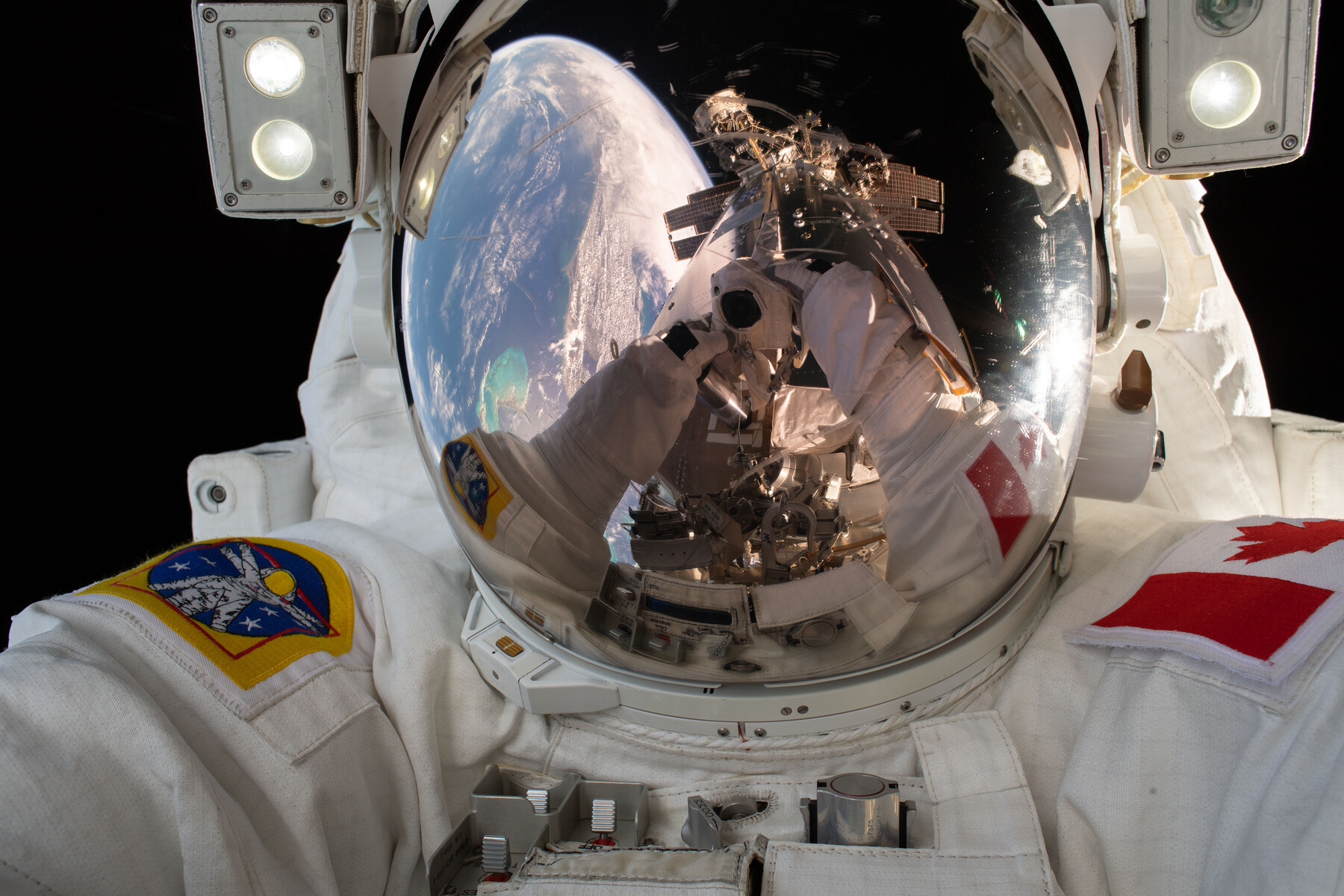 First spacewalk for David Saint Jacques