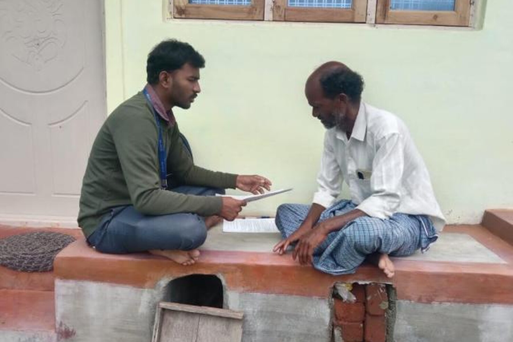 HeLTI India Investigator speaking with study participant in Mysore, India.