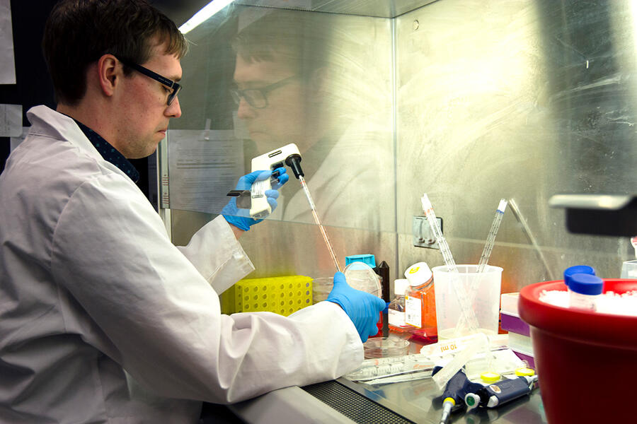 Graham MacLeod, a post-doctoral researcher at U of T’s Leslie Dan Faculty of Pharmacy, used CRISPR-Cas9 screens to reverse engineer glioblastoma stem cells and uncover potential new treatment targets (photo by Steve Southon)