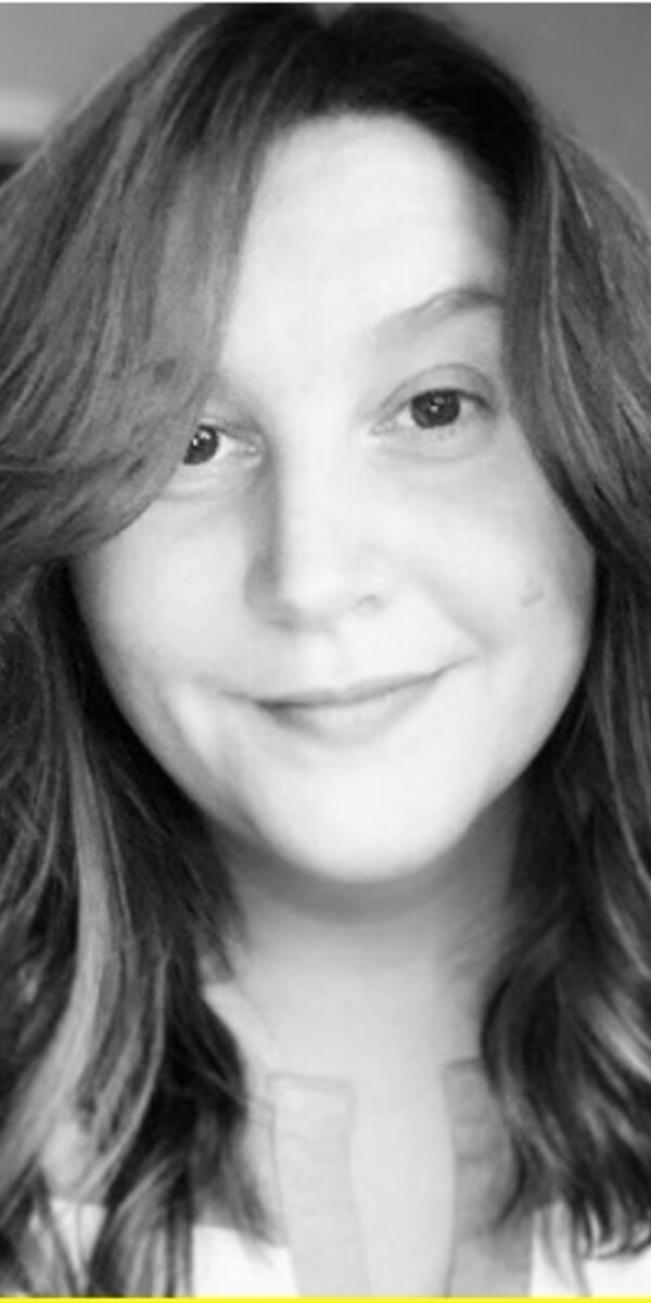 A black and white selfie of Lindsey Fechtig