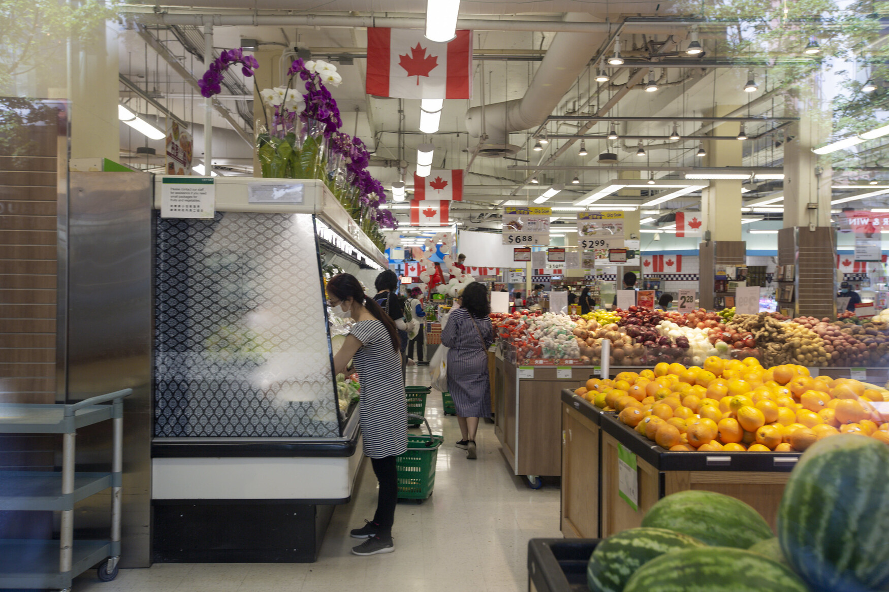 Photo of supermarket in Canada