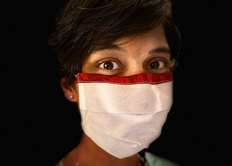 Dr. Reena Kilian wears an early prototype of the ROSE mask. 