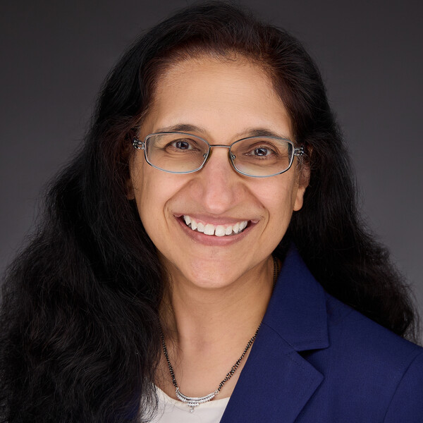 Rina Jain headshot