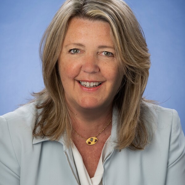 Headshot Andrea Bezjak