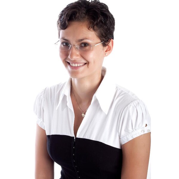 Headshot of Eva Knifed