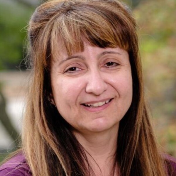 Headshot of Roula Andreopoulos